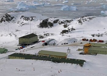 Antarctic research stations to get £100m upgrades