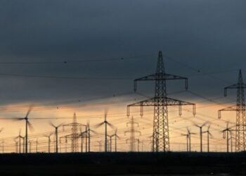 ‘Europe must upgrade grid to hit renewable target’