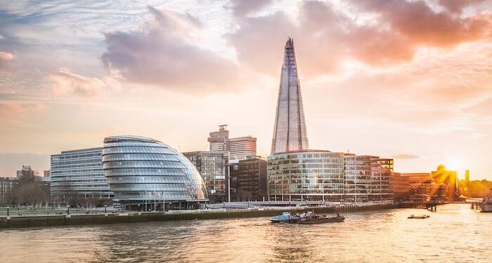London mayor urges councils to ditch fossil fuels
