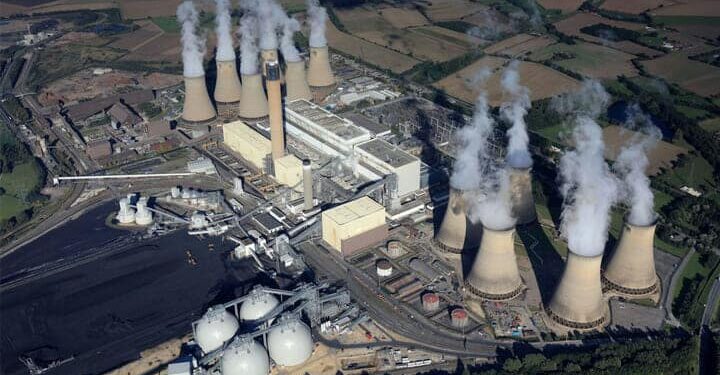 Picture of Drax Power Station with emissions in North Yorkshire