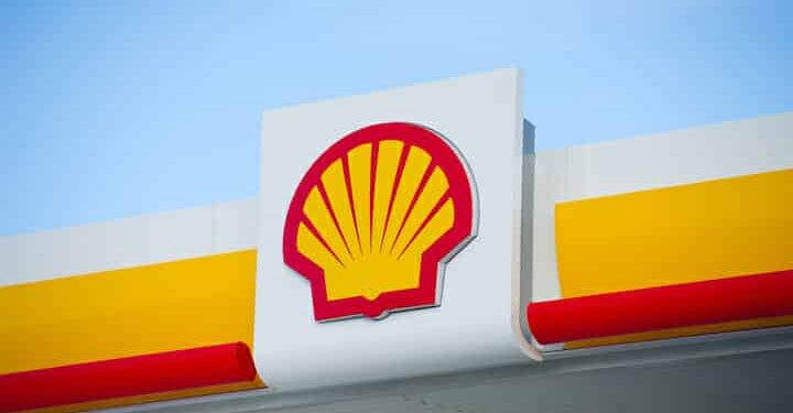 Shell links executive pay to carbon reduction