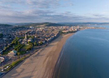 Floating island of 1,000 homes part of revived Swansea tidal lagoon plan