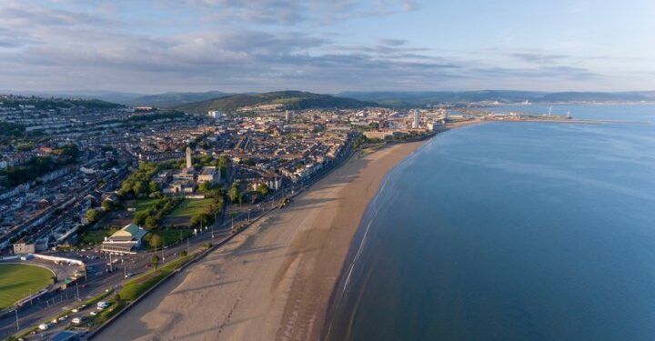 Floating island of 1,000 homes part of revived Swansea tidal lagoon plan
