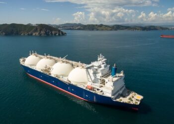 Australia ‘on track to become world’s largest LNG exporter’