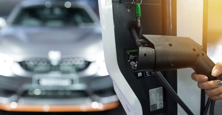 All new Welsh homes ‘should have EV charging points’