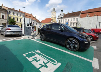 EU approves Romania’s €53m state aid for EV charging points