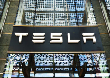 Elon Musk offers to make ventilators amid coronavirus crisis