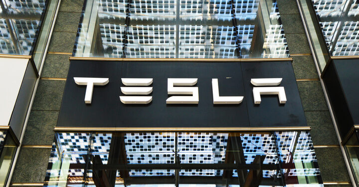 Elon Musk offers to make ventilators amid coronavirus crisis