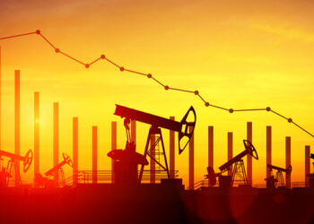 Dip in oil prices sees fixed household bills drop below £800 a year for first time since 2018