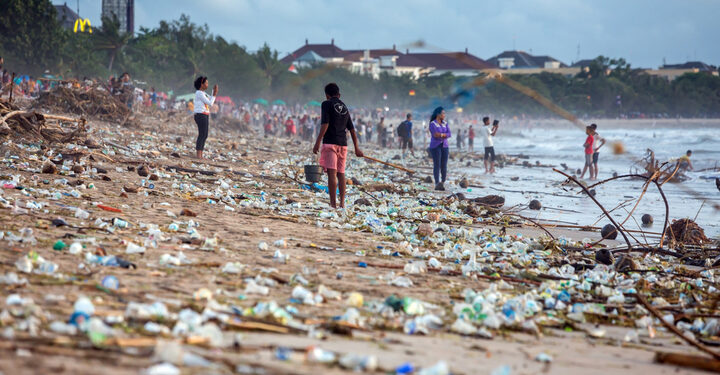 New £20m UK investment to tackle plastic waste in developing nations