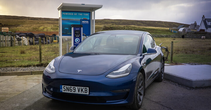 Scottish waves make a splash by powering EVs