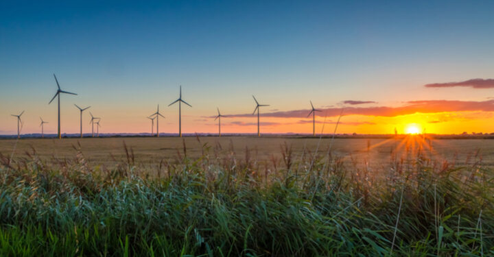 UK wind power breaks new record on Bank Holiday