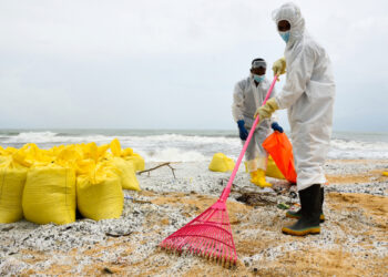 X-Press Pearl: UK marine experts to support Sri Lanka with pollution response following fire