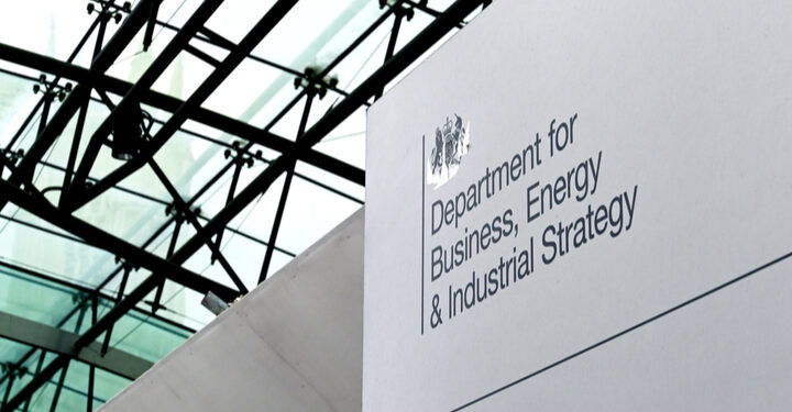 Ministers ‘met with fossil fuel and biomass bosses nine times as often as renewables’