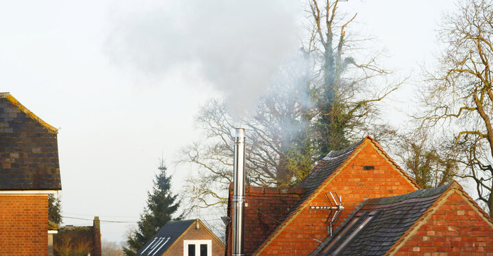 British households ‘slashed 33m tonnes of CO2 during lockdown’