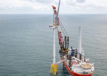 Scotland welcomes Seagreen’s first wind turbine