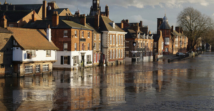 ‘UK faces damages of more than £1 billion per year by 2050 with a temperature rise of 2°C’