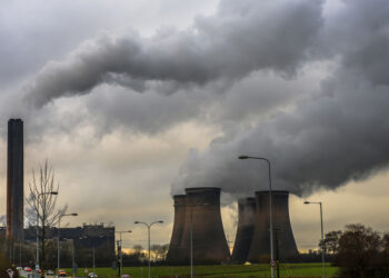 Government to ‘intervene to slash carbon prices’