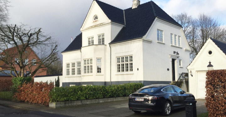 Renting your driveway to EV owners could bank you £3k