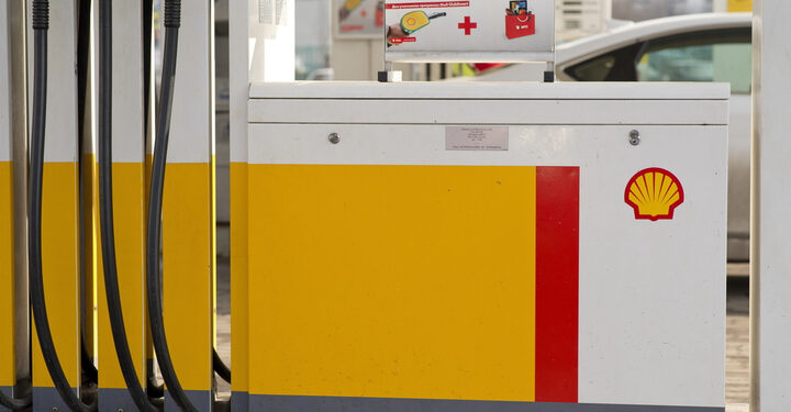 Shell agrees to sell its Russian petrol stations