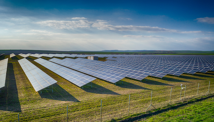 Lage CO2-uitstoot zorgt voor £ 230 miljoen voor zonne-energieprojecten in het VK en Nederland