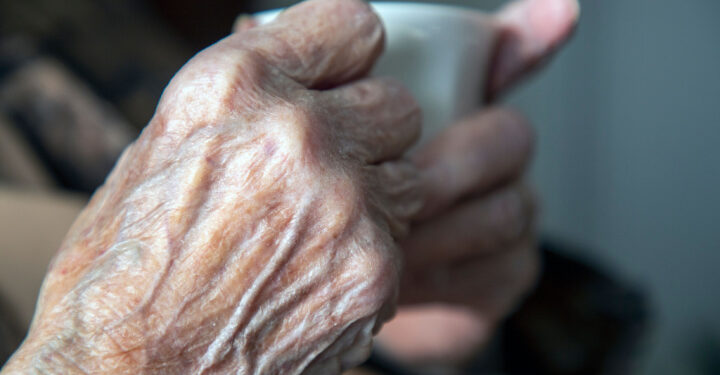 Wealthy households urged to donate £400 energy grant to poorer families