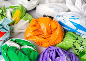 Single-use plastic bag use drops 97% in supermarkets since 2015