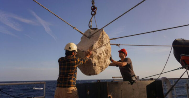 Fishermen get stone-walled!