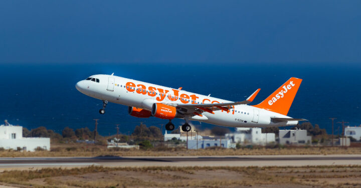 EasyJet to stop offsetting carbon from December