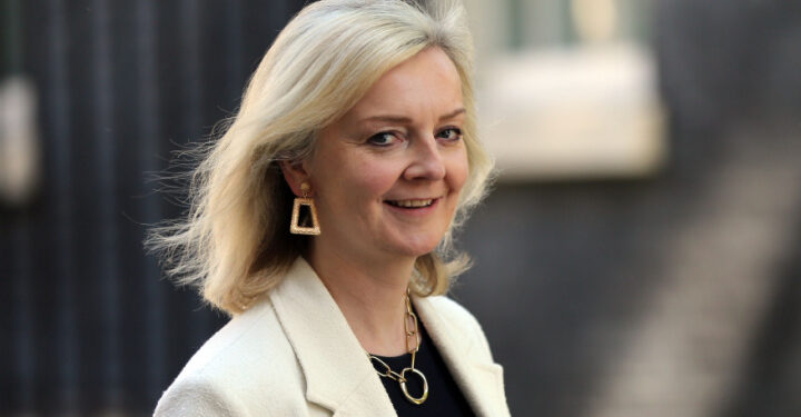 Liz Truss ‘looking at freezing energy bills’