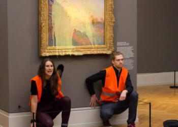 Activists douse $110m painting with mashed potatoes
