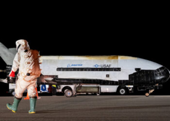 Solar-powered spaceship lands after nearly three years in Earth orbit