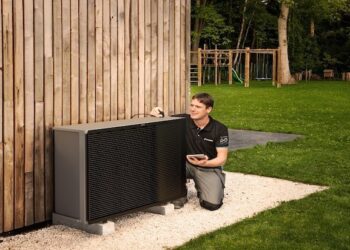 New academy to train UK’s heat pump installers open