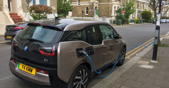 Smart on-street charging could save £4.1bn a year by 2030