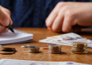 Millions start receiving up to £600 energy bill support from today