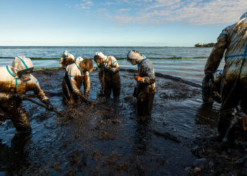 Ship to arrive and prevent massive oil spill in Yemen