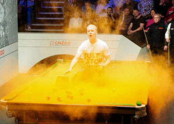 Barry Hearn says he’ll help snooker fans sue Just Stop Oil protestor