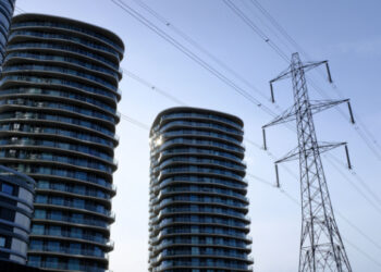 Electricity grid workers put down their picket signs after accepting offer