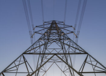Energy consumption drops: UK goes from high voltage to low voltage