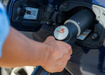 Israel launches first hydrogen fuel station