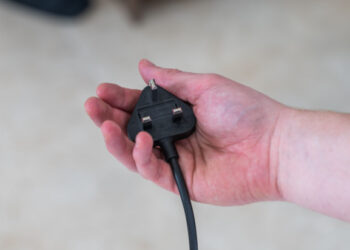 UK households resort to risky methods to cut energy usage, ministers warned
