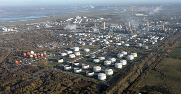 “UK at risk of losing investment abroad: Urgent carbon policies needed”