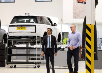 Prime Minister vows to fight ‘anti-car’ schemes: “I’m on your side”