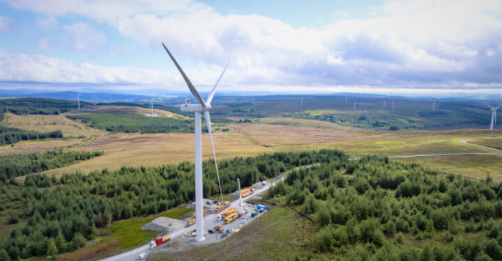 SSE installs last turbine in Irish onshore wind farm