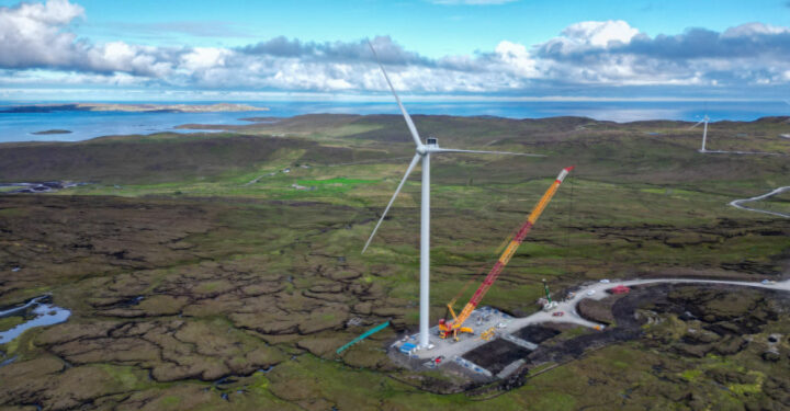 Final turbine installed at onshore wind farm in Shetland