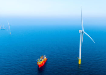 World’s largest offshore wind farm powers UK grid for the first time