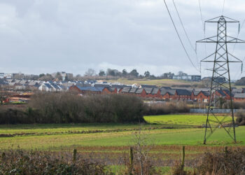 Homes near new pylons to receive £1,000 energy bill discount