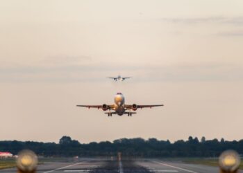 UK mandates green jet fuel by 2025