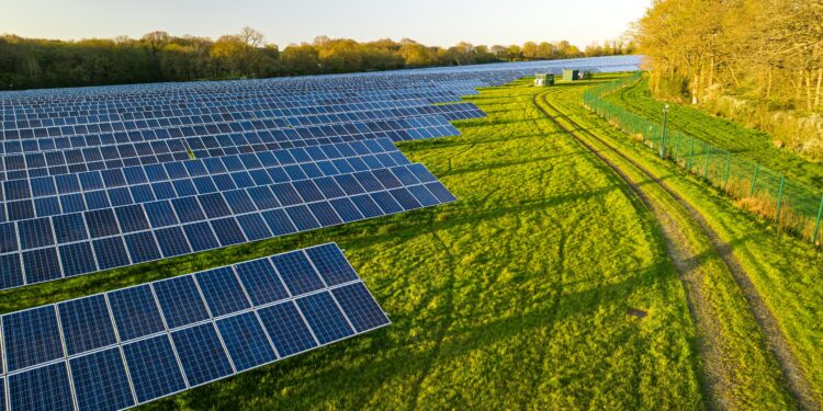 UK to ease solar and onshore wind planning rules