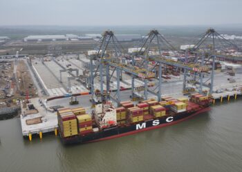 London Gateway launches ‘world’s first’ all-electric berth to boost port capacity